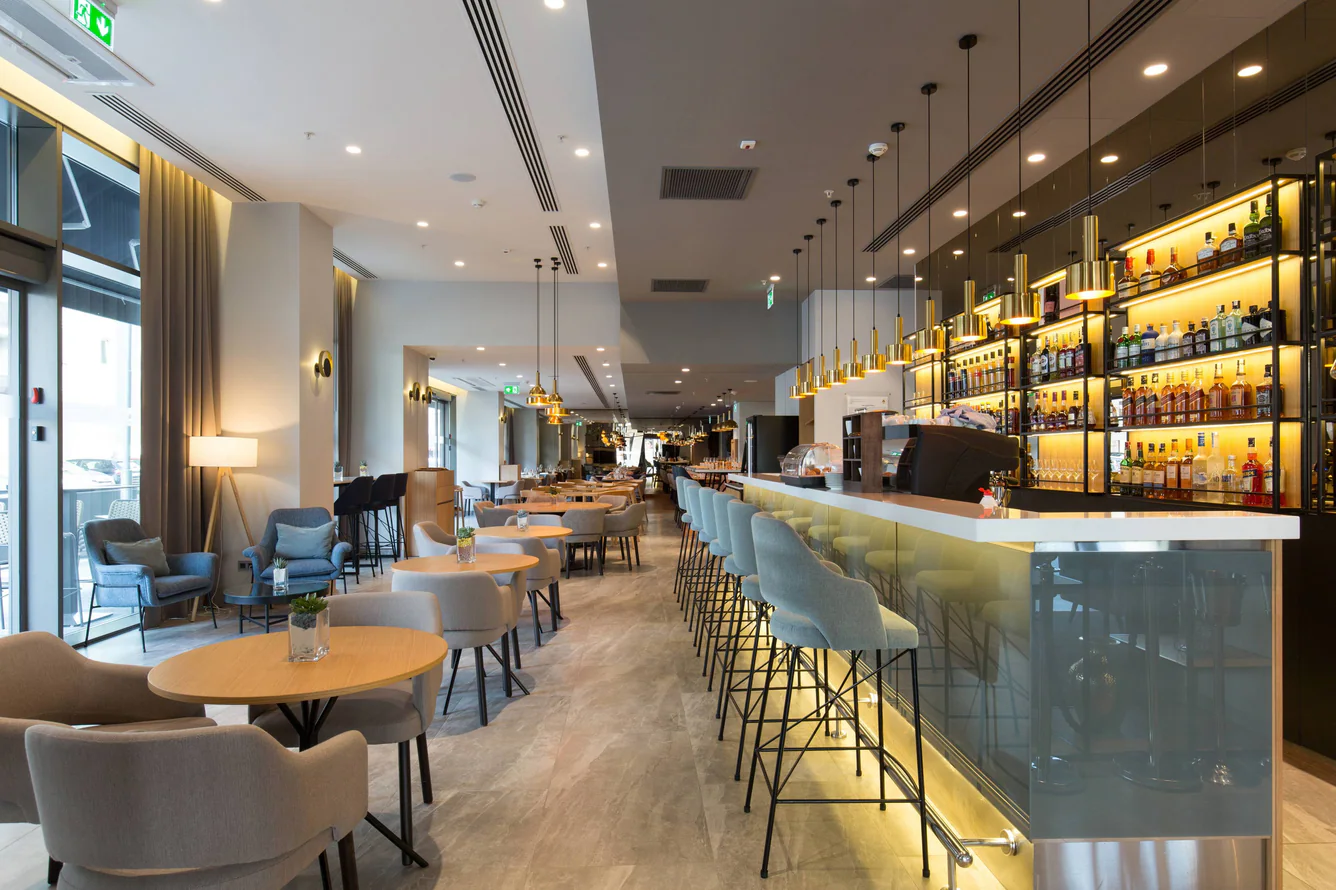 Hotel Courtyard by Marriott — bar